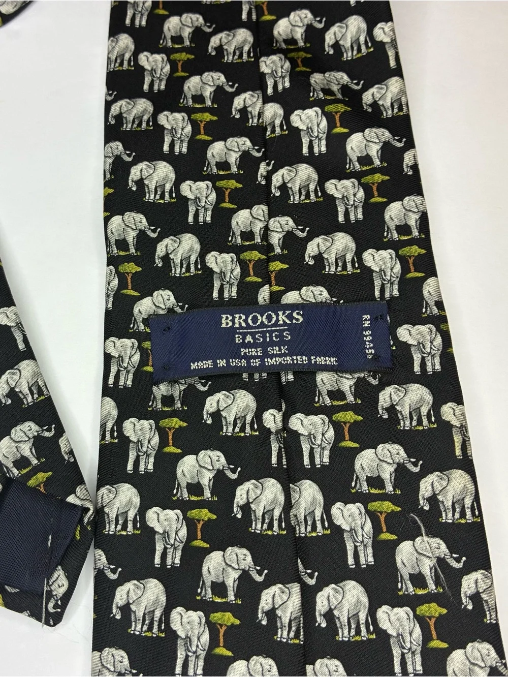 Brooks Basics 100% Silk Tie Elephant Animal Novelty Print Black Nice condition.